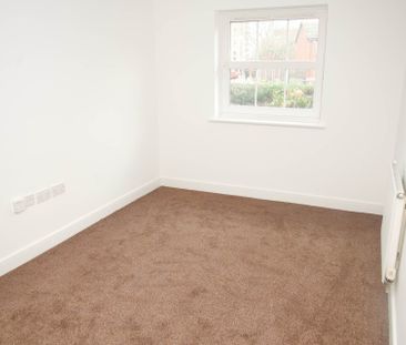 Fixed Price £1,500 pcm - Available Now - Unfurnished - Photo 2
