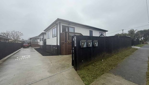 Family home Otara - Photo 1