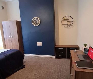 Large Room, Great Location - Photo 2