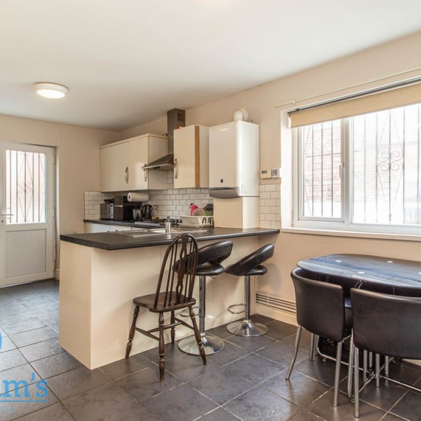 1 bed Ground Floor Flat for Rent - Photo 1