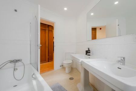 Calle de Alburquerque, Madrid, Community of Madrid 28010 - Photo 4