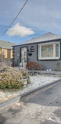 2-bdrm (main floor) Bungalow, East York (Victoria Park&St Clair) -rent - Photo 1