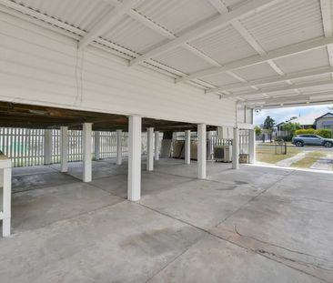 Light-Filled Queenslander Living Just Steps from Redbank Station - Photo 5