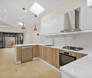 Location & lifestyle - Photo 3