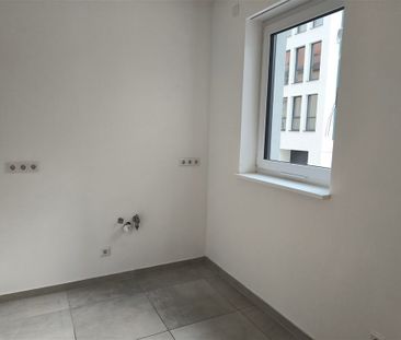 Zentrum-Südost! Wunderschöne 2 Zi. Whg., Parkett, Loggia! - Foto 1