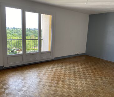 A LOUER - Bourges - T3 de 74m² avec balcon, parking et cave. - Photo 4