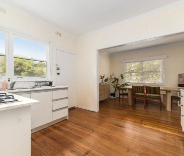 “Bright, Spacious Living in the heart of Frankston” - Photo 5
