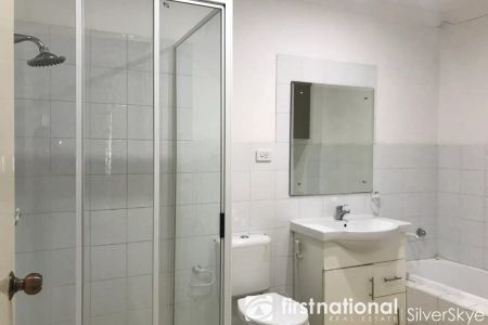 “Split-Level Apartment Close To Liverpool City CBD” - Photo 2