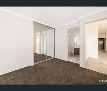 Stylish Three-Bedroom Villa in a Convenient Location - Photo 5