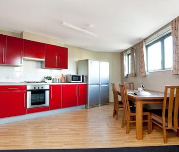 1 bedroom in a flat share to rent - Photo 2