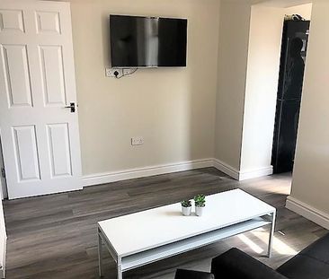 4 bedroom private hall to rent - Photo 3