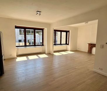 Volledig gerenoveerd appartement met 2 slaapkamers en parking - Foto 5