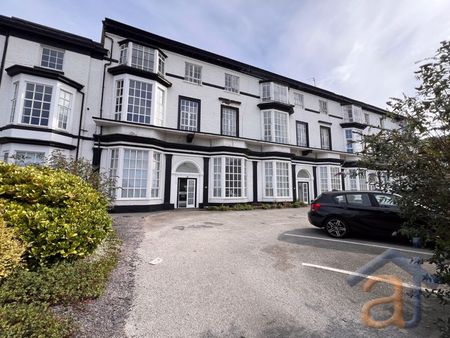 To Let – Promenade, Southport – Amazing Views of Marine Lake - Photo 3