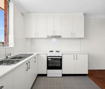 Light Filled Apartment in Leafy Hunters Hill - Photo 1