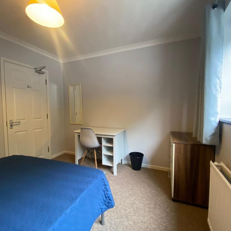 1 bedroom in a house share to rent - Photo 1