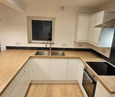 Brynglas, Penyrheol, Caerphilly - Photo 1