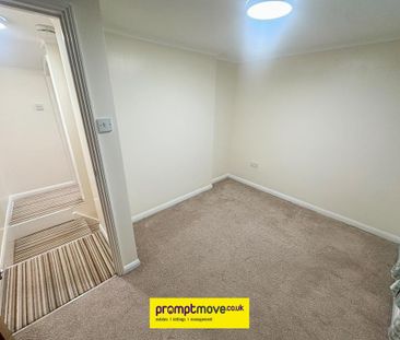 4 bedroom end of terrace house to rent - Photo 4