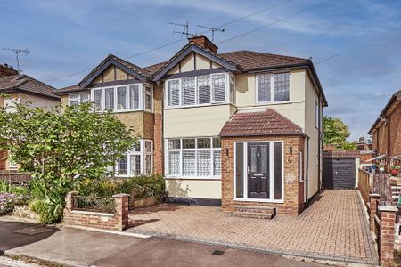 3 bedroom semi detached house to rent, Available from 11/07/2024 - Photo 2