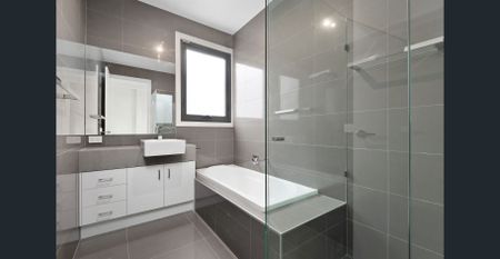 STUNNING TOWNHOUSE - Photo 3