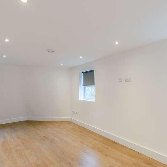 Rushey Green, London, SE6 - Photo 1