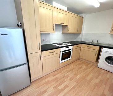 Midanbury Court, SO18 - Photo 3