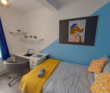 5 Bed Semi-Detached House, City Road, NG7 - Photo 4