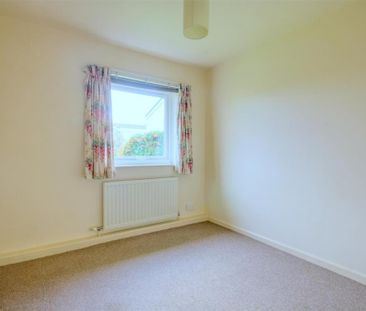 2 bedroom semi-detached bungalow to rent - Photo 4