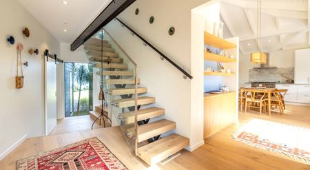 Stunning Coastal Executive Home in Picnic Bay - Photo 5