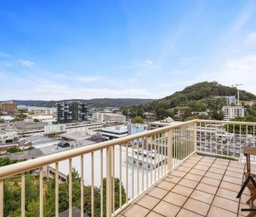 Neat & tidy oversized apartment with views - Photo 2