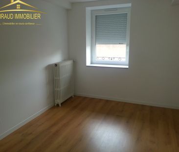 Location Appartement 3 pièces 59m² CHARLIEU 42190 - Photo 2