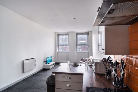 High Street - Photo 4