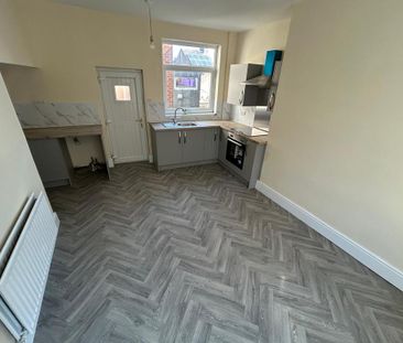2 bedroom end of terrace house to rent - Photo 1