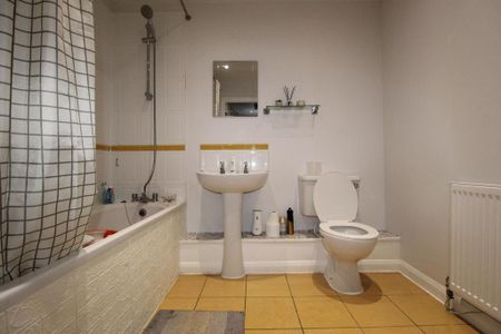 2 bedroom flat to rent - Photo 5