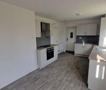 2 bedroom semi-detached house to rent - Photo 3
