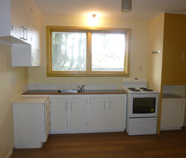 2-Bedroom Upstairs Unit in Merivale - Photo 1