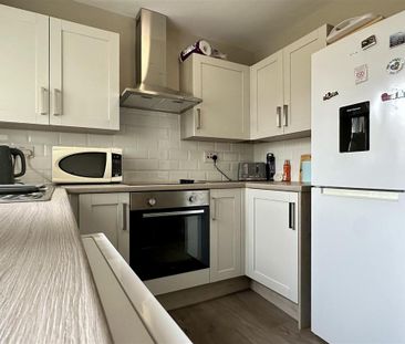 2 bedroom semi-detached house to rent - Photo 6