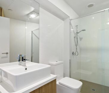 Ground Floor unit with Courtyard - Photo 4