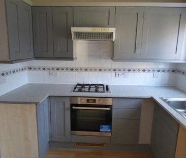3 bedroom semi-detached house to rent - Photo 4