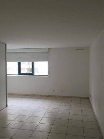 Appartement 1 pièces 28m2 MARSEILLE 5EME 586 euros - Photo 3