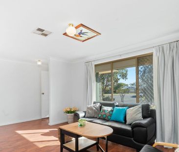 Charming 3-Bedroom Rental House in Peaceful Yangebup Neighborhood - Photo 2
