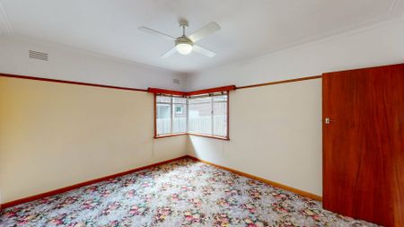 Large three bedroom home - Photo 3