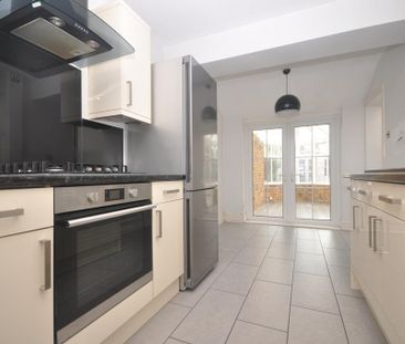 2 bedroom terraced house to rent - Photo 4