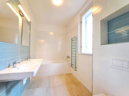 Pronájem rodinného domu 250 m², K Fialce, Praha - Fotografie 2