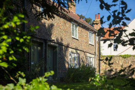 2 bedroom cottage to rent - Photo 2