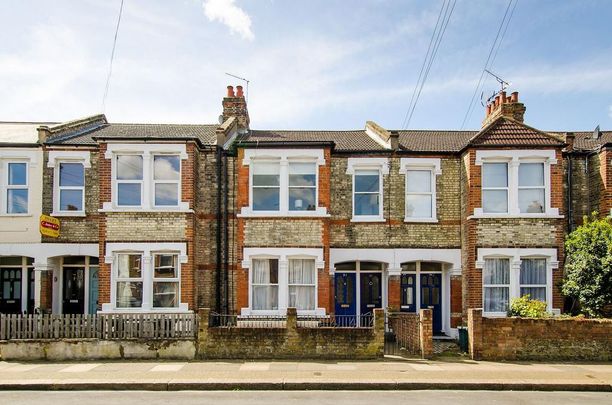 2 bedroom maisonette to rent - Photo 1