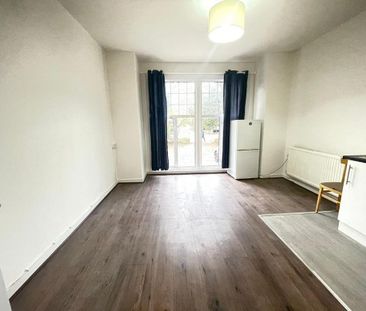 Studio to rent - Photo 6