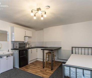 1 bedroom in a house share to rent - Photo 2