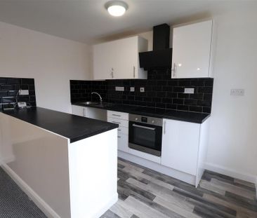 2 bedroom maisonette to rent - Photo 2