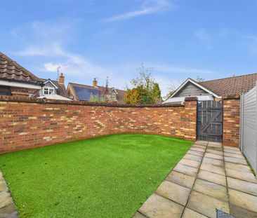 2 bedroom end of terrace house to rent - Photo 2