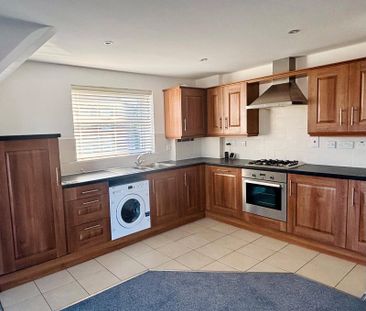 2 bedroom apartment to rent Winchester Road, Bishops Waltham, South... - Photo 2
